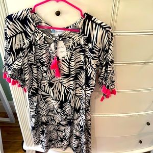 Never worn super cute Escapada Living dress size small